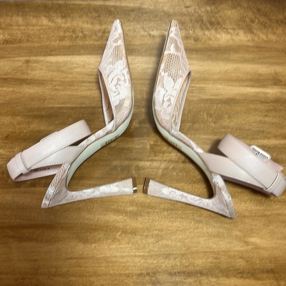 Steve Madden Lace Pumps - Picture 9 of 12